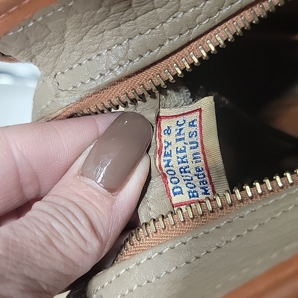 Vintage Dooney & Bourke Taupe Pebbled Leather Satchel / Shoulderbag / Purse - Picture 7 of 14